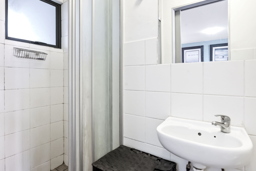 1 Bedroom Property for Sale in Zonnebloem Western Cape